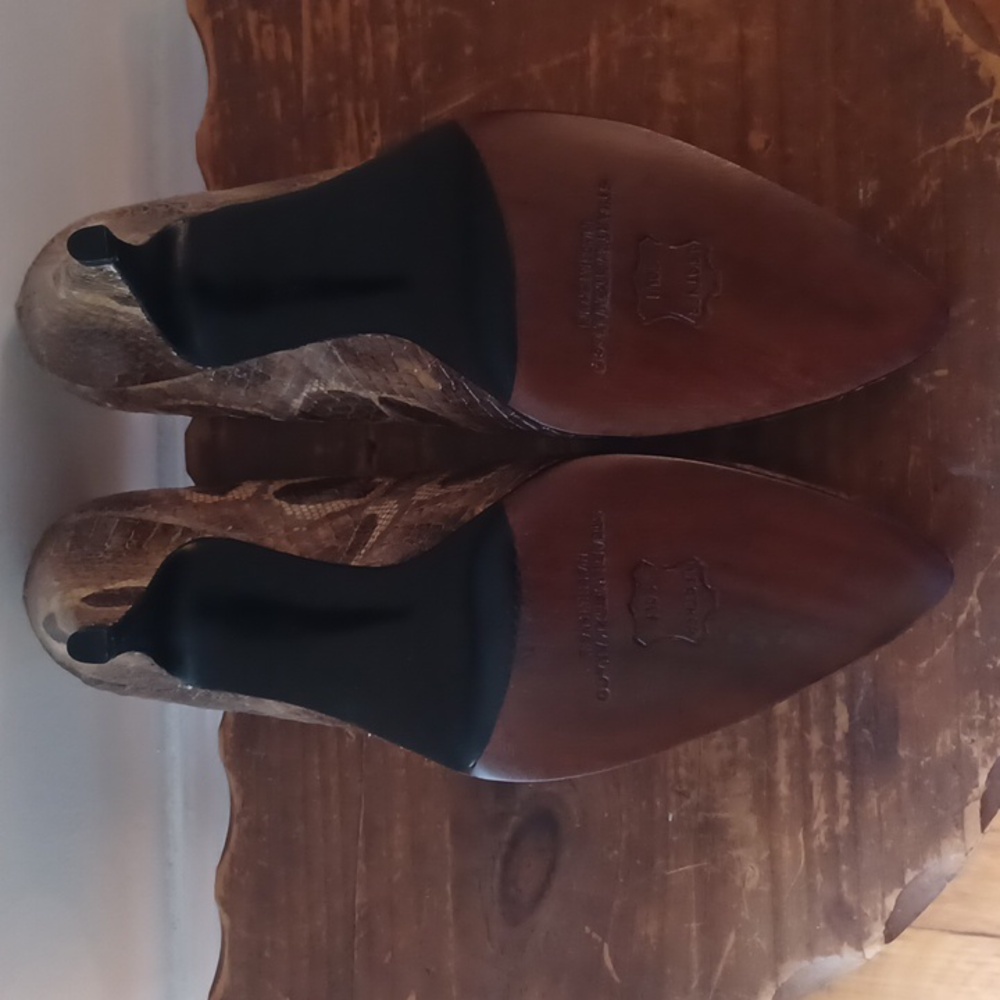 Stuart Weitzman For Mr. Seymour Vintage Gold Snakeskin Heels - Picture 5 of 6